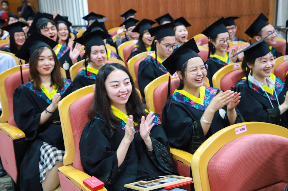 上海“傲娇”一本大学，录取分数高过211？超3成毕业生签三资企业