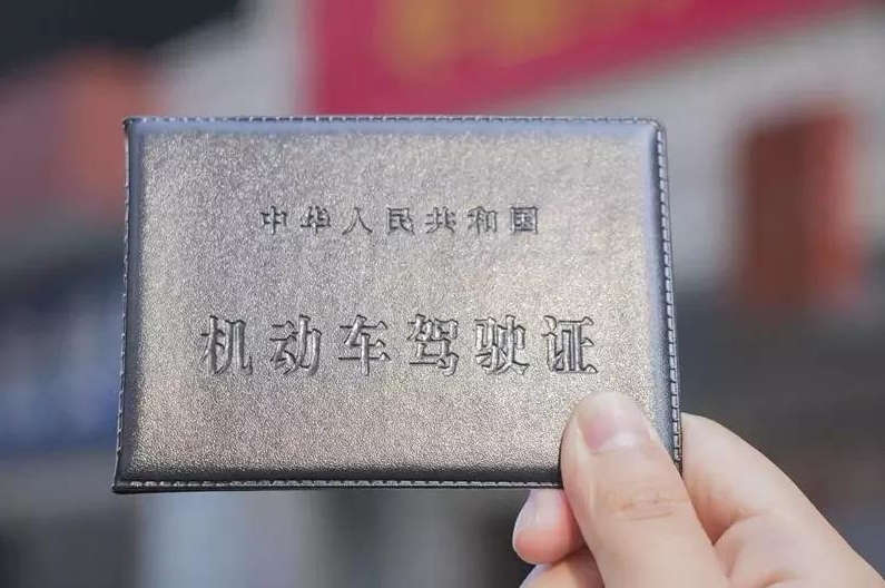 持有C1、D、E和F驾驶证，可以驾驶电动车、三轮车、老年代步车吗