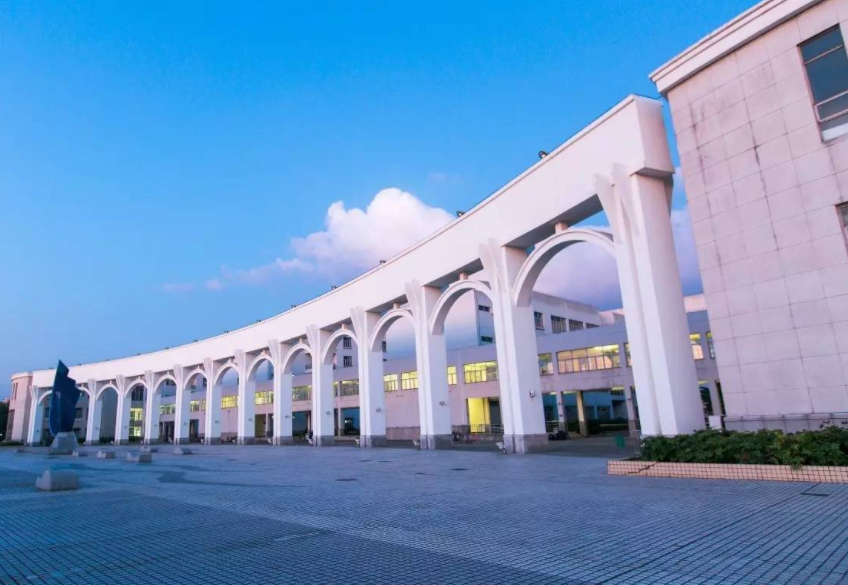上海“傲娇”一本大学，录取分数高过211？超3成毕业生签三资企业
