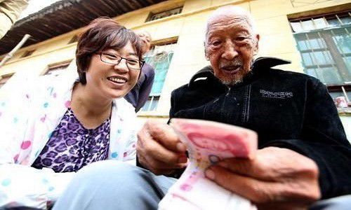放开二胎政策，效果不佳？专家：20年后，二胎家庭面临4大难题