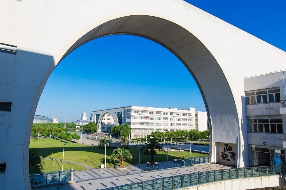 上海“傲娇”一本大学，录取分数高过211？超3成毕业生签三资企业