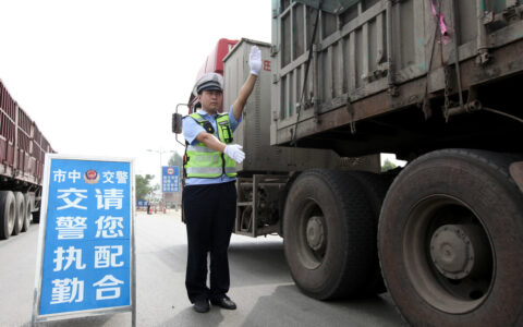 刹车时车辆侧翻造成一人死亡，会受到怎样的处罚？