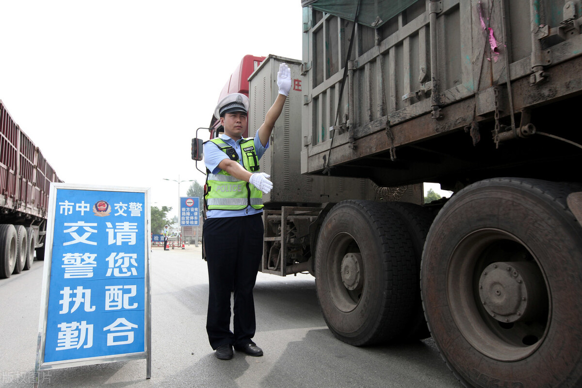 刹车时车辆侧翻造成一人死亡,会受到怎样的处罚?