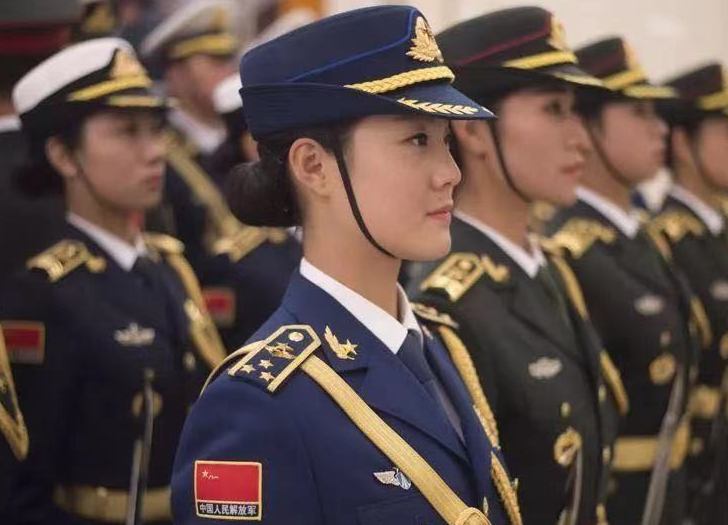 “义务兵”和“志愿兵”的区别,福利待遇不同,应届毕业生咋选?