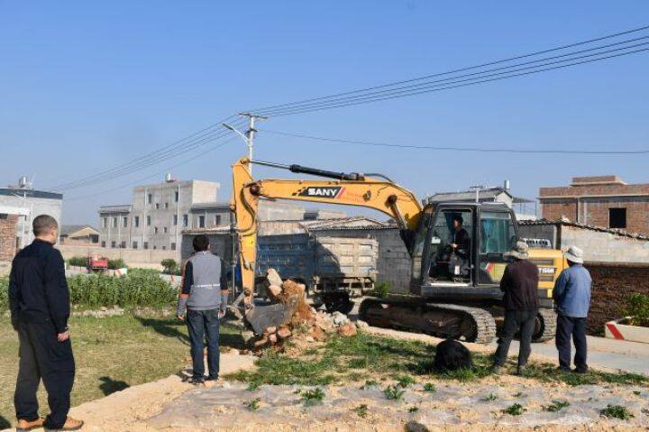 马街镇黄官营村村民主动拆除1400余平方米违法建筑