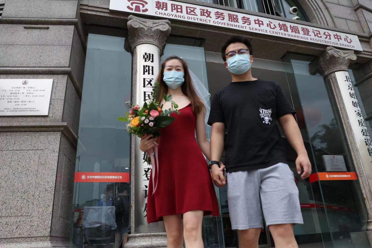 北京今天千对新人预约领证，不到3分钟就拿到“小红本”