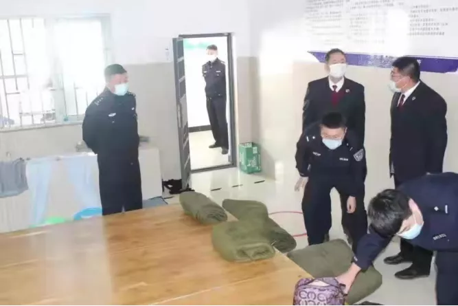 人民检察院到底是干什么的呢？检察院职能介绍之：“刑事执行检察和司法工作人员相关职务犯罪侦查”