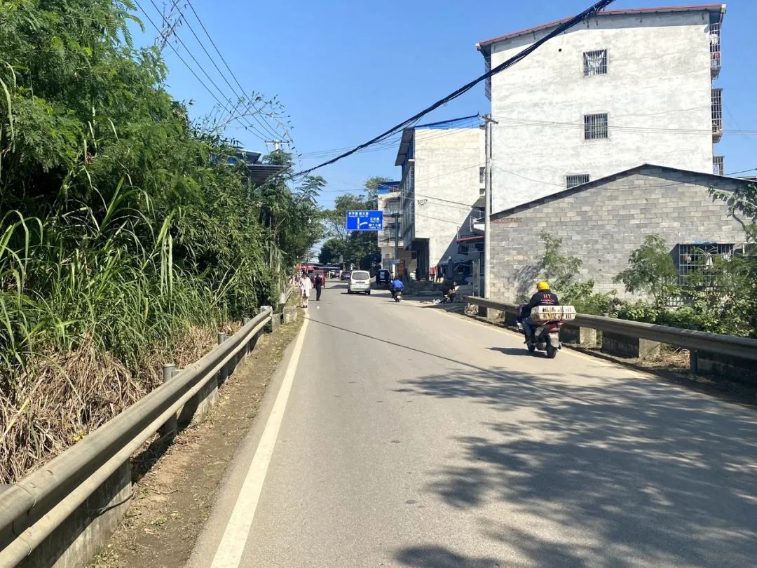 女子交通肇事逃逸,自以为:我不承认你就拿我没办法