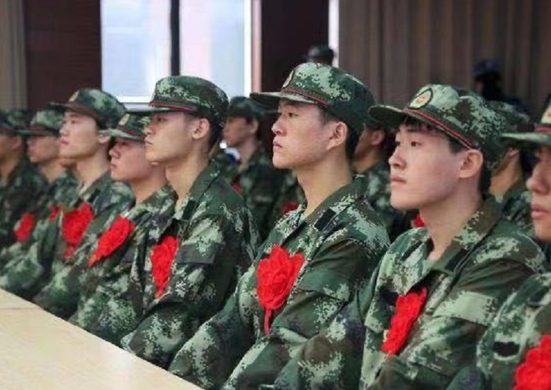 “义务兵”和“志愿兵”的区别,福利待遇不同,应届毕业生咋选?