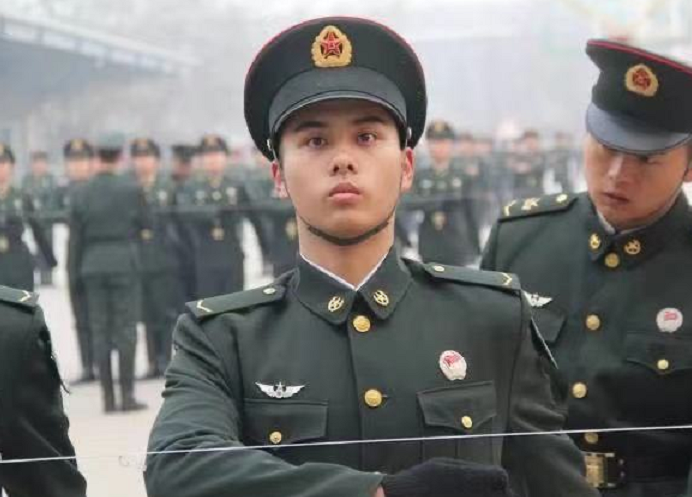 “义务兵”和“志愿兵”的区别,福利待遇不同,应届毕业生咋选?