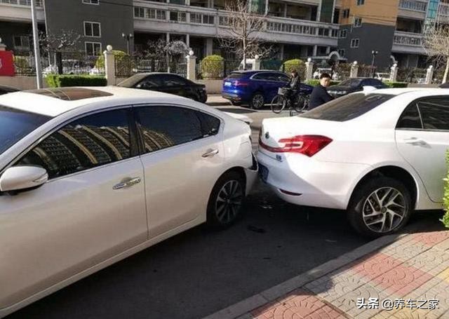 两车同时倒车发生剐蹭怎么办,责任如何认定?