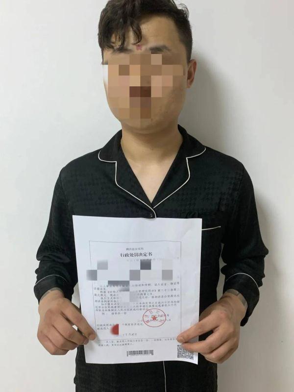 非法携带管制刀具,拘留