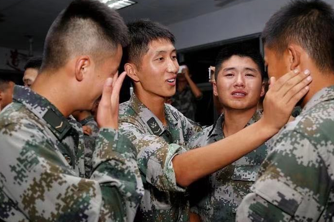 “义务兵”和“志愿兵”的区别,福利待遇不同,应届毕业生咋选?