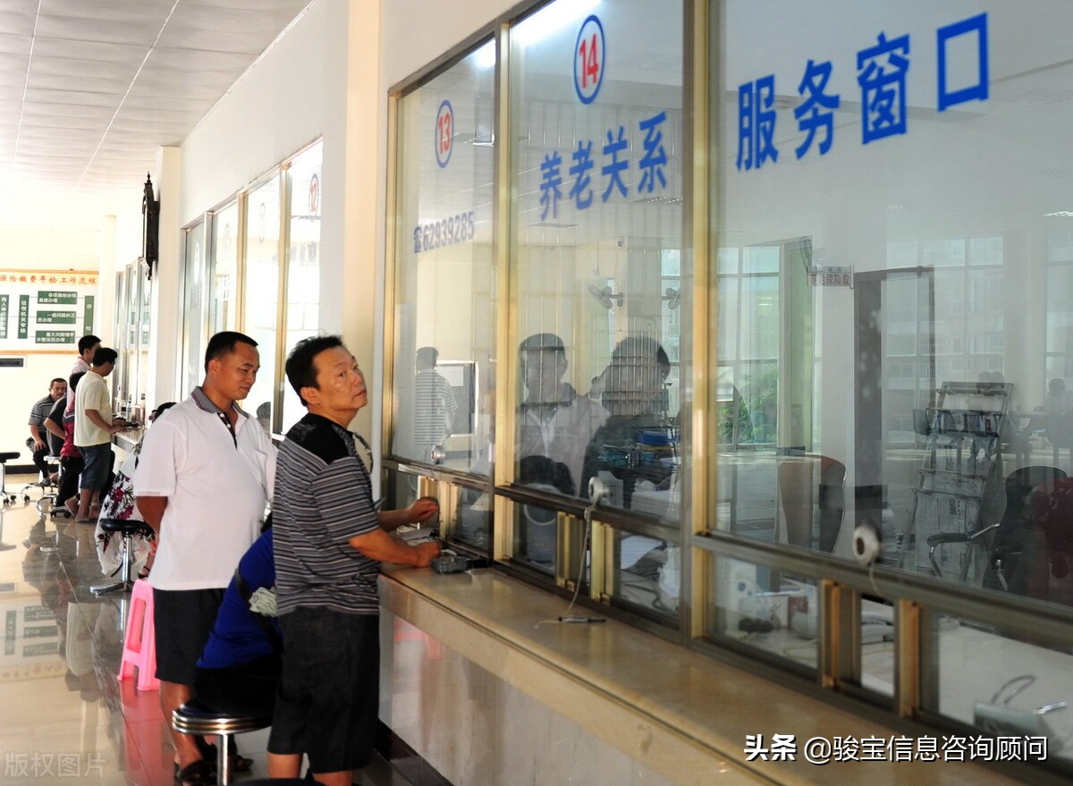公务员、事业编辞职到企业工作，养老保险怎么处理？