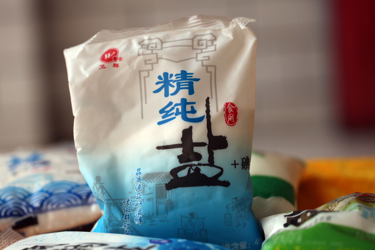 买食盐，不是越贵越好！盐袋子上有3个指标，搞懂了买盐不吃亏