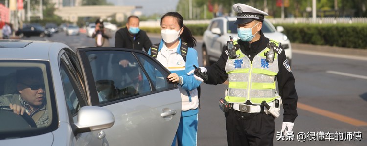 开车忘记带驾驶证怎么办？可以试试这两种方法