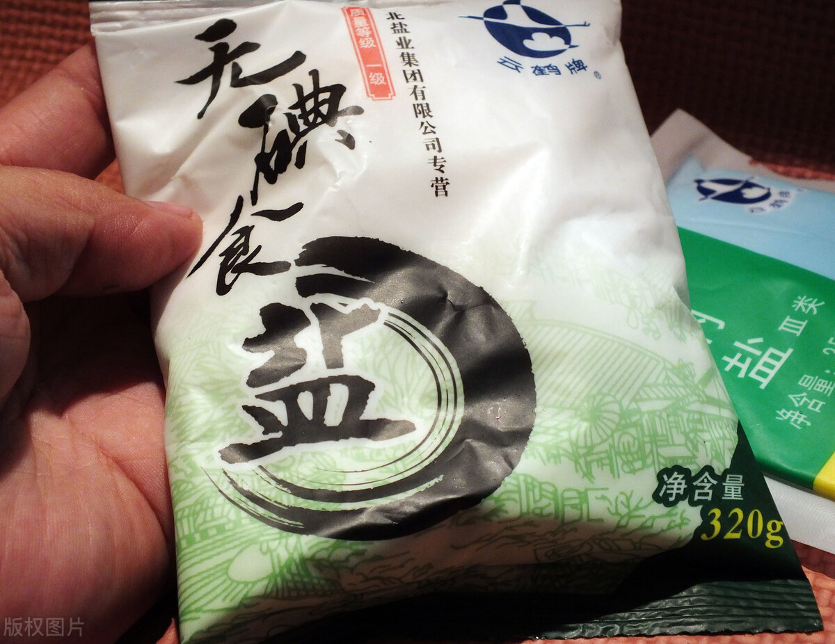 买食盐，不是越贵越好！盐袋子上有3个指标，搞懂了买盐不吃亏