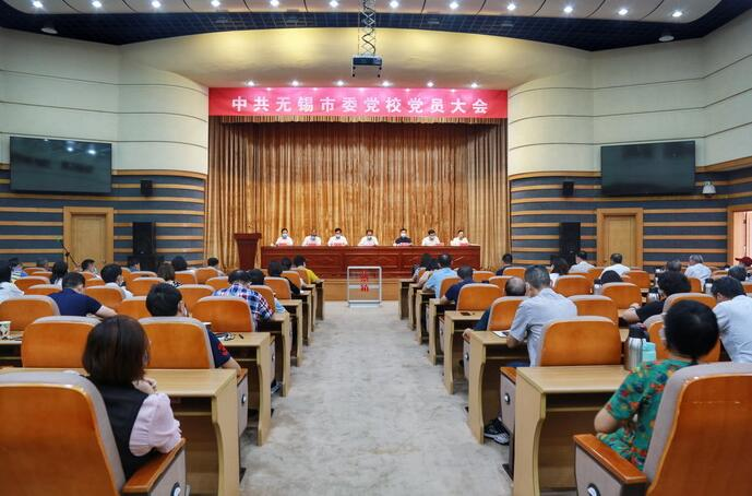 公务员也有带薪寒暑假？工作比老师轻松，应届毕业生可以考虑