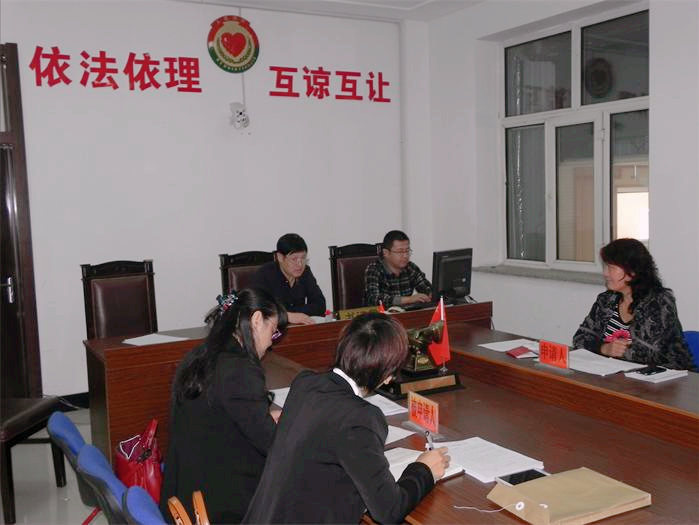 交通事故产生的误工费是由车主赔偿还是保险公司赔偿？