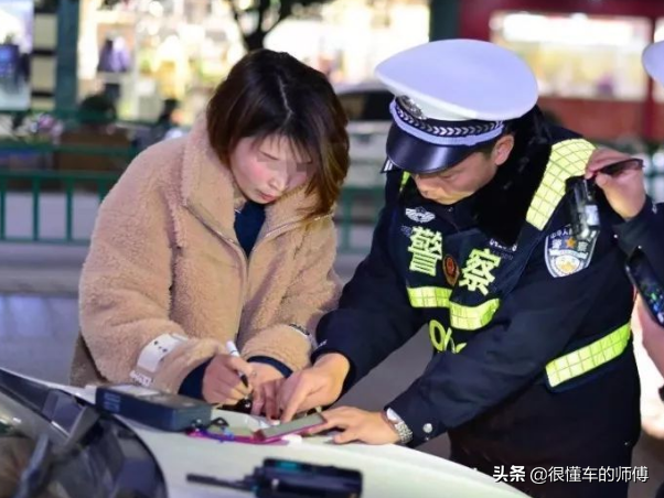 开车忘记带驾驶证怎么办？可以试试这两种方法