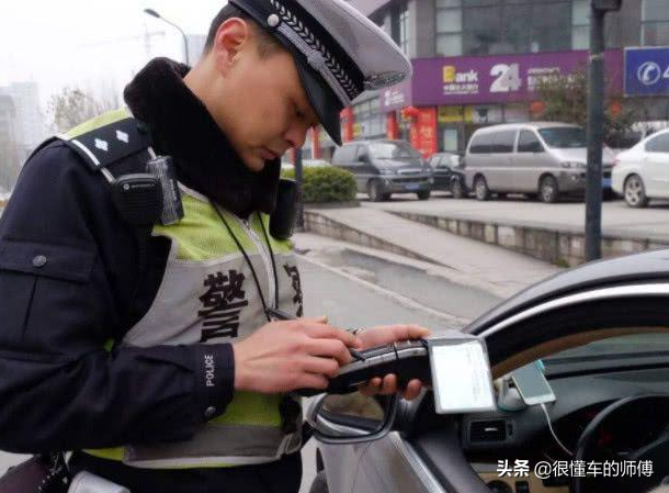 开车忘记带驾驶证怎么办？可以试试这两种方法