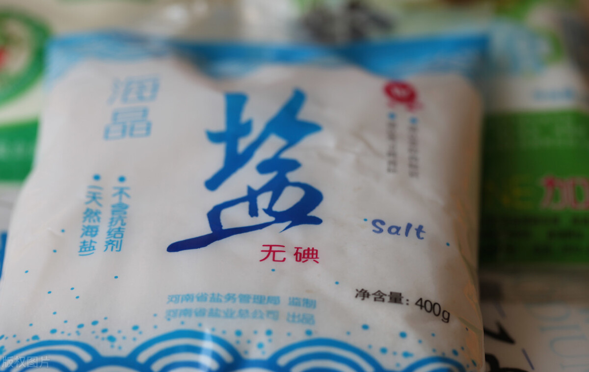 买食盐，不是越贵越好！盐袋子上有3个指标，搞懂了买盐不吃亏
