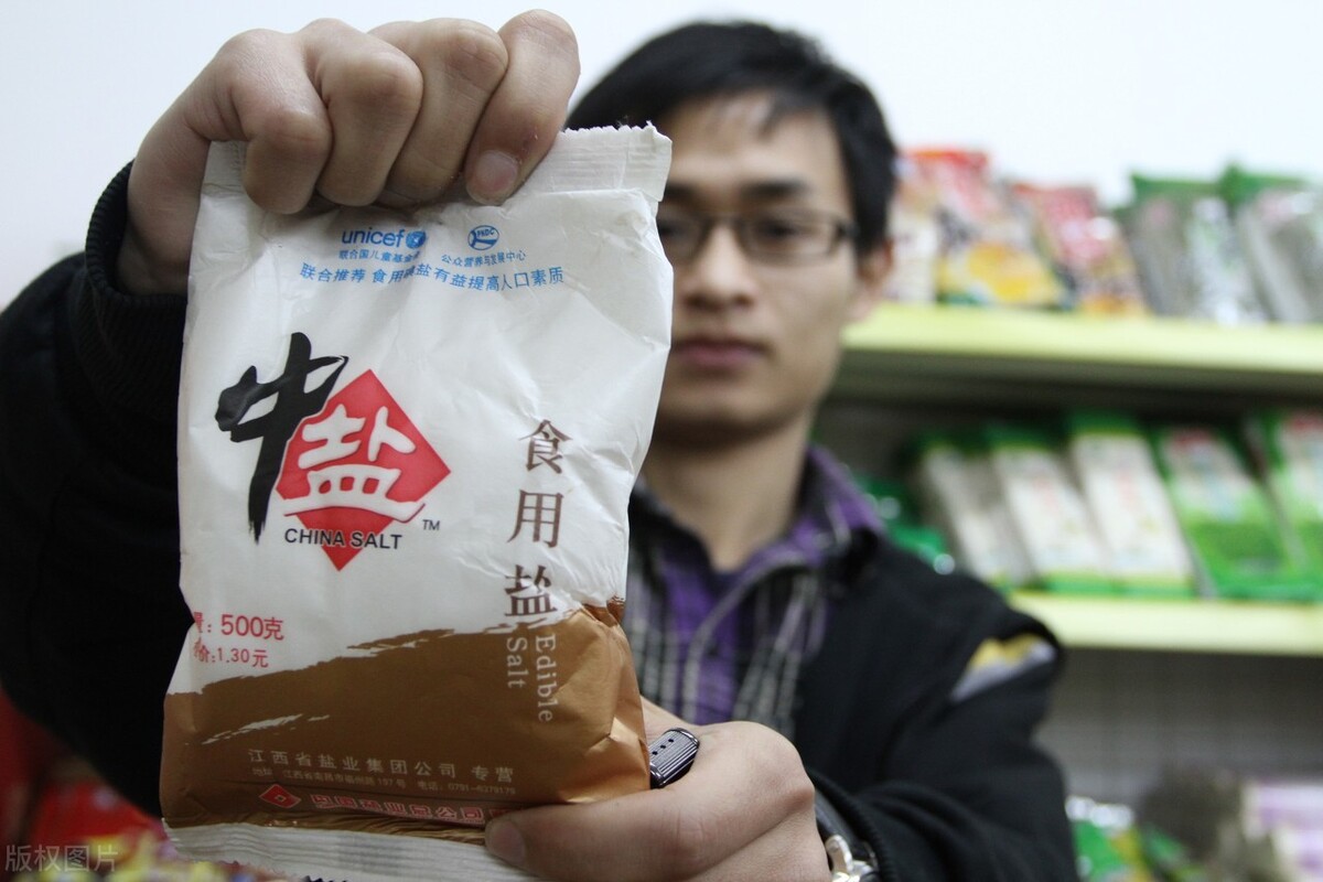 买食盐，不是越贵越好！盐袋子上有3个指标，搞懂了买盐不吃亏