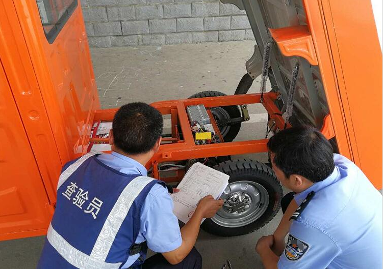 电动三轮车怎么才能上牌？行内人：满足3个条件，车主尽早去办理