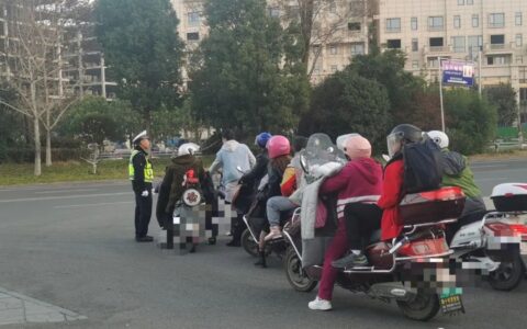摩托车不戴头盔怎么处罚及道路交法规定