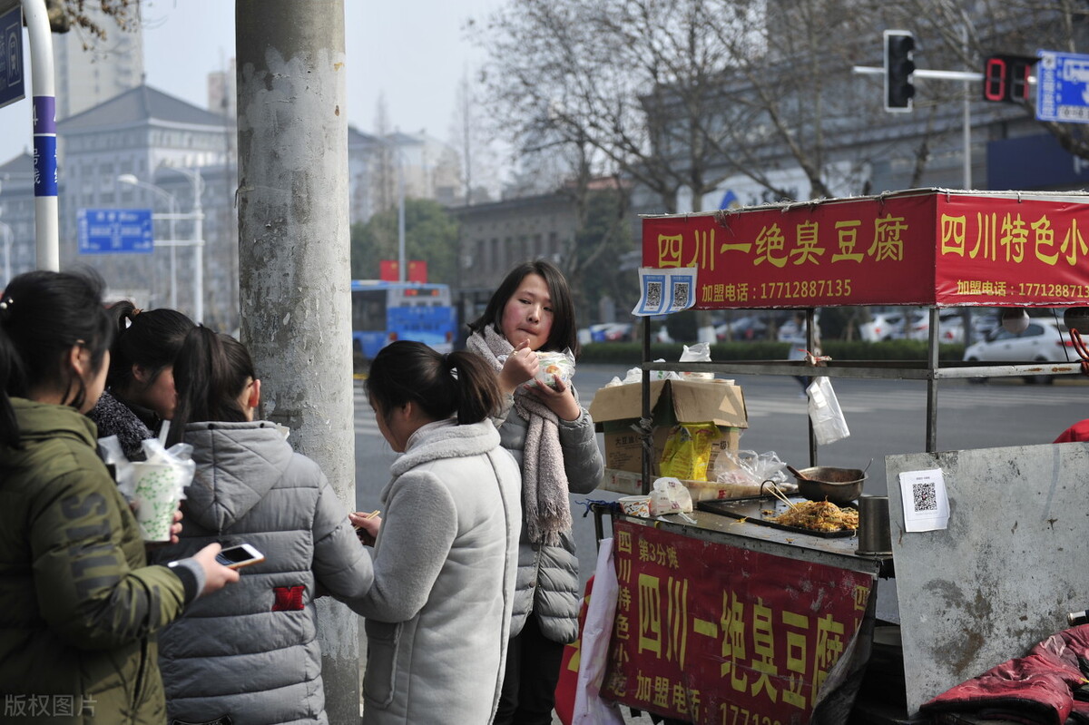 成本最低的创业？想去路边摆摊，你有营业执照吗？