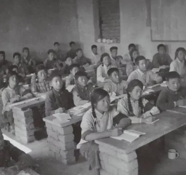 民办代课教师及历史遗留问题的形成，各地不同解决方式面面观
