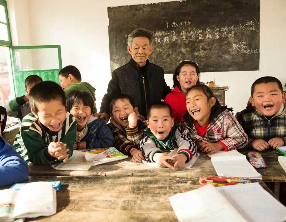 民办代课教师及历史遗留问题的形成，各地不同解决方式面面观