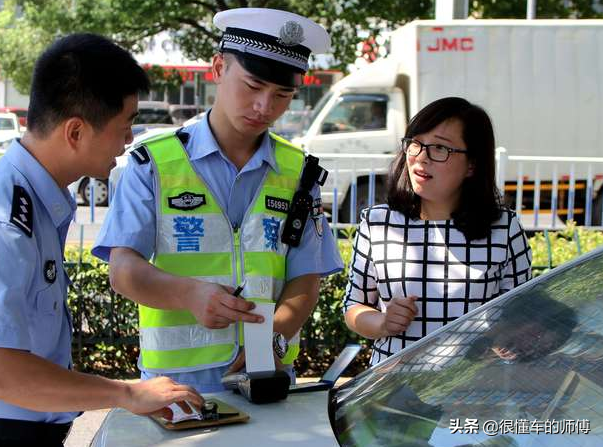 开车忘记带驾驶证怎么办？可以试试这两种方法