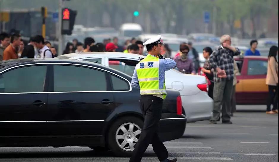 闯红灯，这些情况扣2分、6分或不扣分