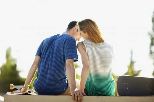夫妻离婚后还在同居是非法吗？