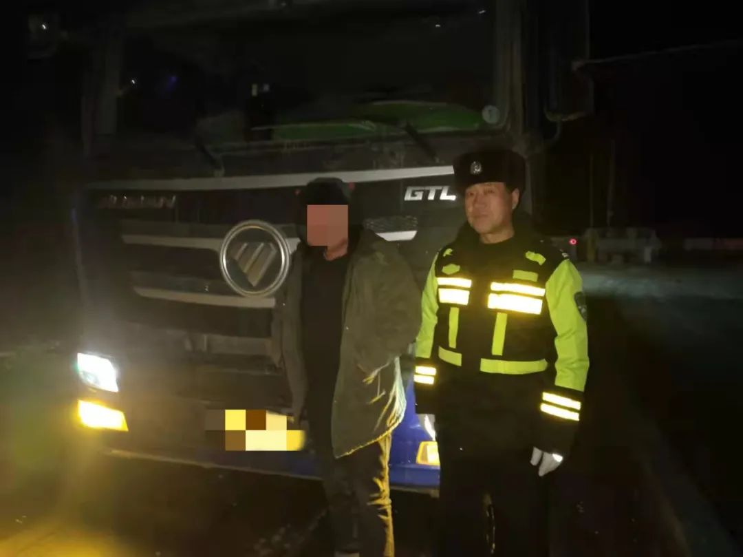 货车严重超载?交警:查!