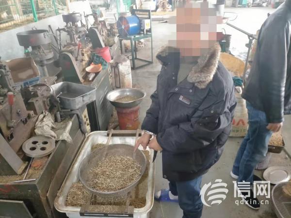 男子将公司铜屑装塑料里偷走 盗窃上百公斤被刑拘