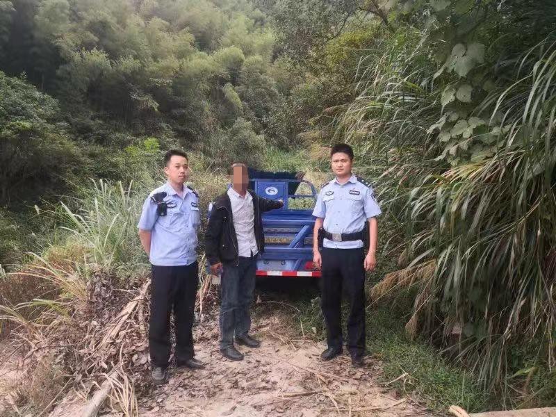 肇事逃逸躲山中,交警攻心后自首