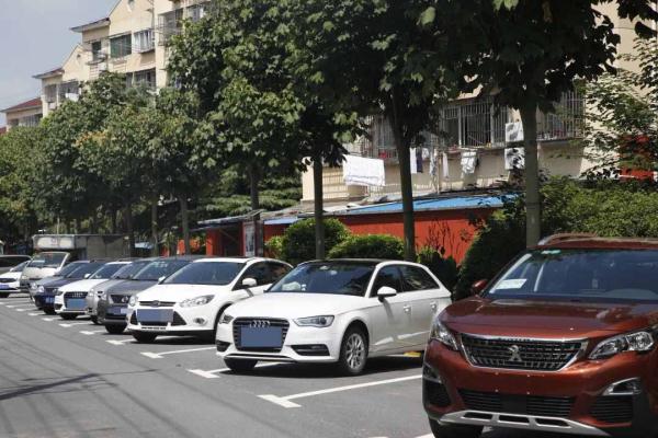 小区停车位不够怎么办？收费应该多少？上海新规10月1日起施行