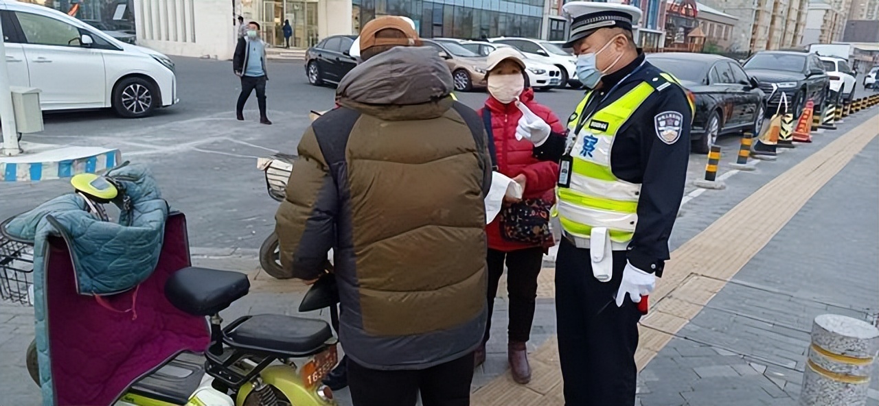 电动自行车要遵守2条规定，规范充电和停放，3种电动车不能再上路