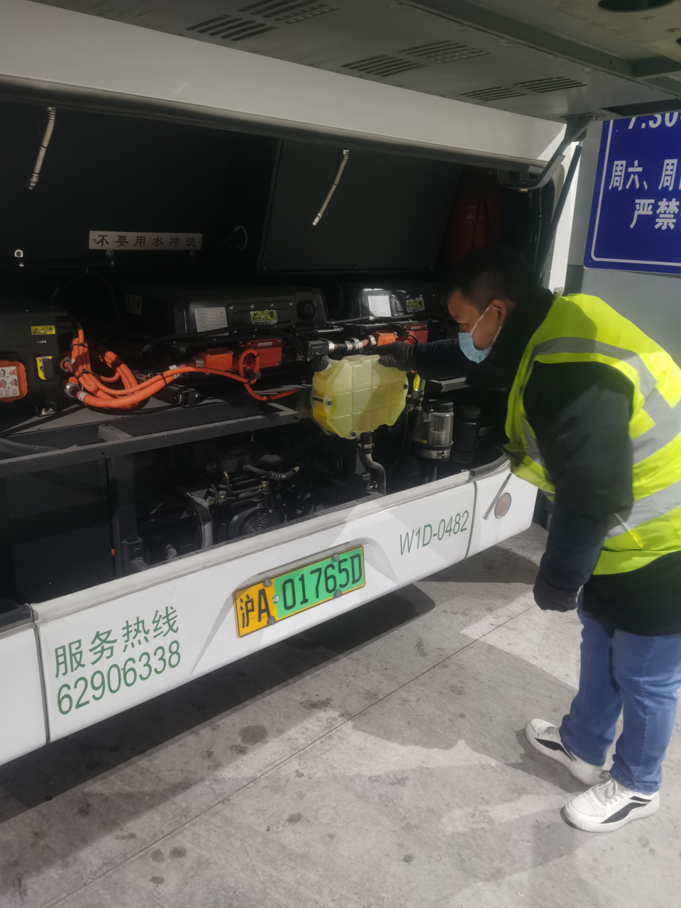 上海新规:一名成年乘客可免费带两名1.3米以下儿童坐公交