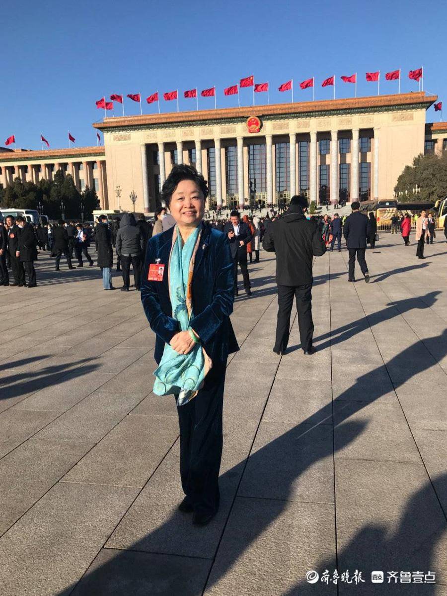 全国人大代表孙伟建议:产假从98天延长到至少18周,男性护理假至少3个月