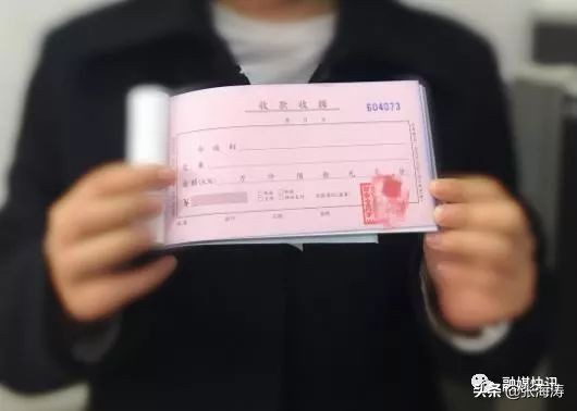 业主反映：物业长年不给业主开具交纳物业费的发票