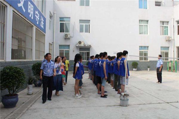 经常听到某某被“刑事拘留”和“行政拘留”，两种拘留有何差别？