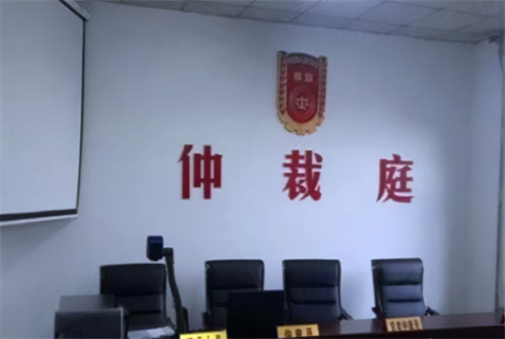 上海男子请丧假被拒，强行休假被解雇！向公司索赔10万，法院判了