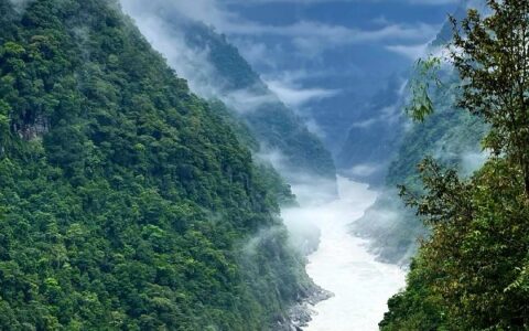 员工请病假工资怎么算及2025年病假最新规定