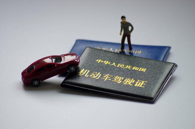 驾驶证被扣12分，面临哪些后果，要怎么处理
