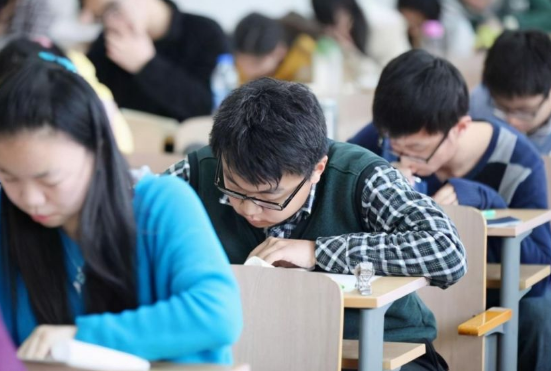 考上公务员后想辞职？相关规定指出，这4类情况的公务员不得辞职