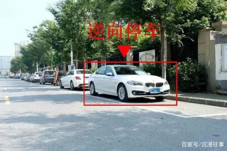 汽车在停车位还会被贴条？因这四种情况被罚，找谁辩解都没用