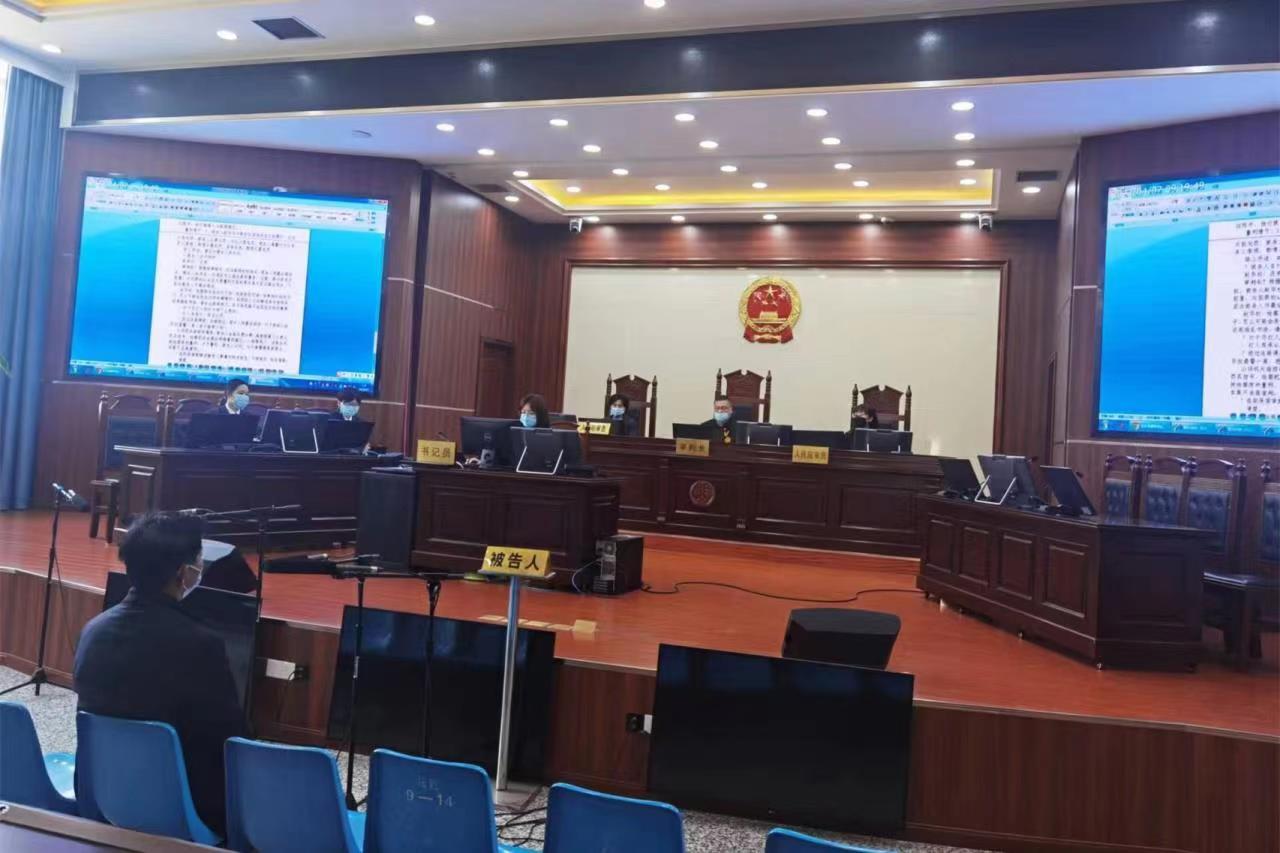 酒后拦截车辆发私愤并袭警：行政和刑罚双重处罚